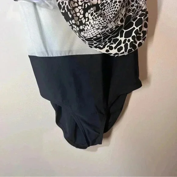 Croft & Barrow V tiered swimwear swim dress black/whit animal print size 10 - Picture 3 of 8